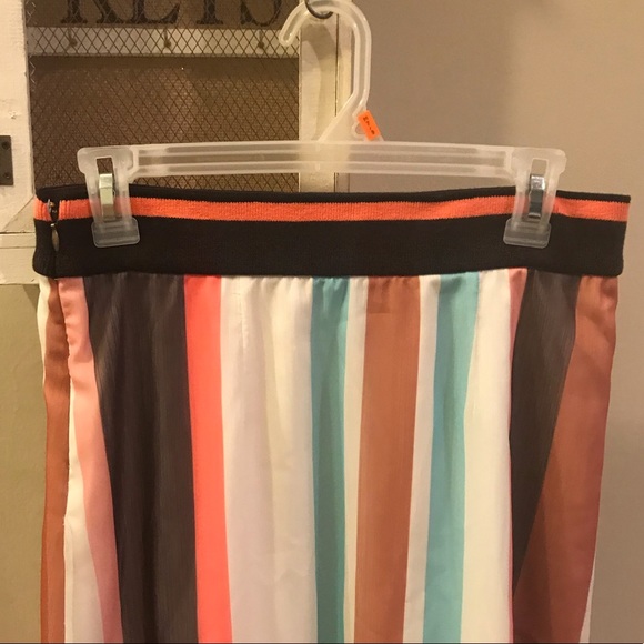 Multicolored Skirt. Size 2 - Picture 3 of 4